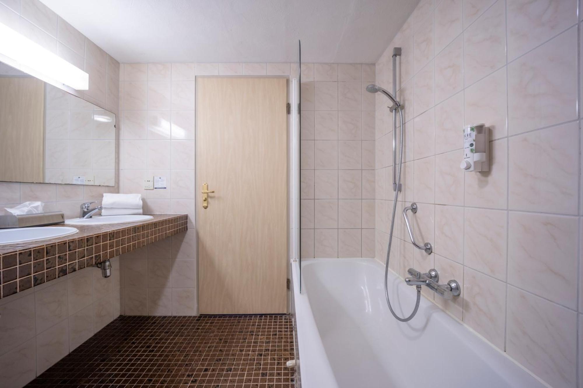 Fletcher Hotel - Restaurant Heiloo Bagian luar foto