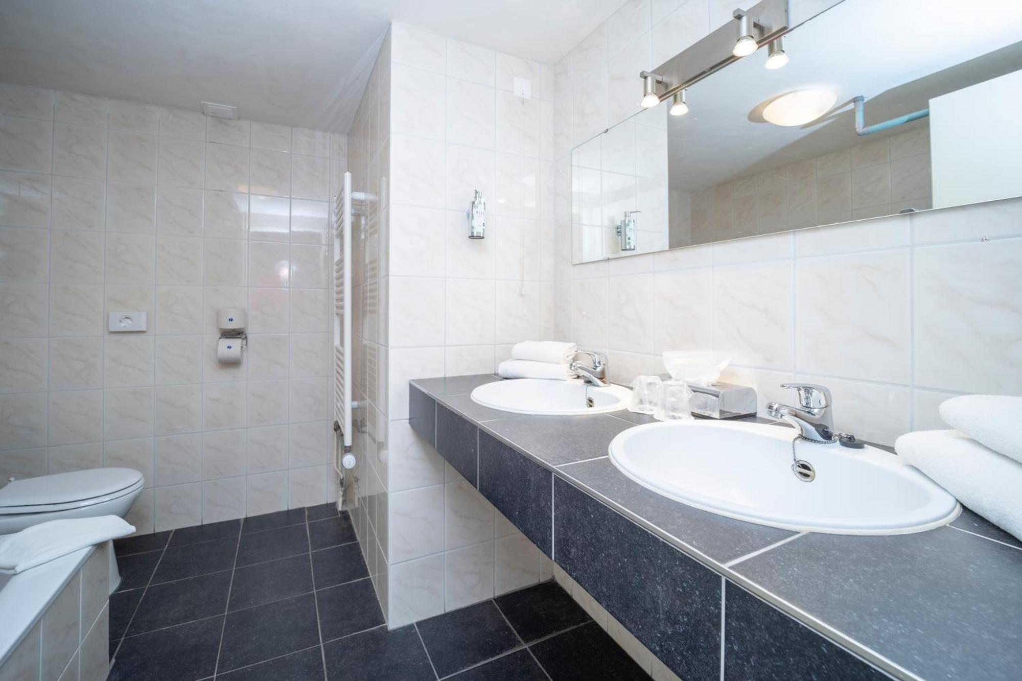 Fletcher Hotel - Restaurant Heiloo Bagian luar foto